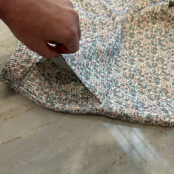 ASTR The Label high waist Metallic Floral Shorts with pockets Women's Sz 4 NWOT - Picture 3 of 8